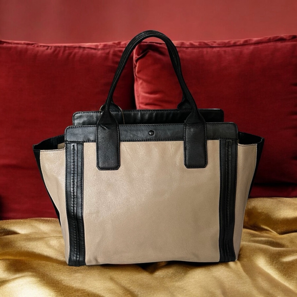 Chloe Handbags - Chloé Beige & Black Leather Tote Bag